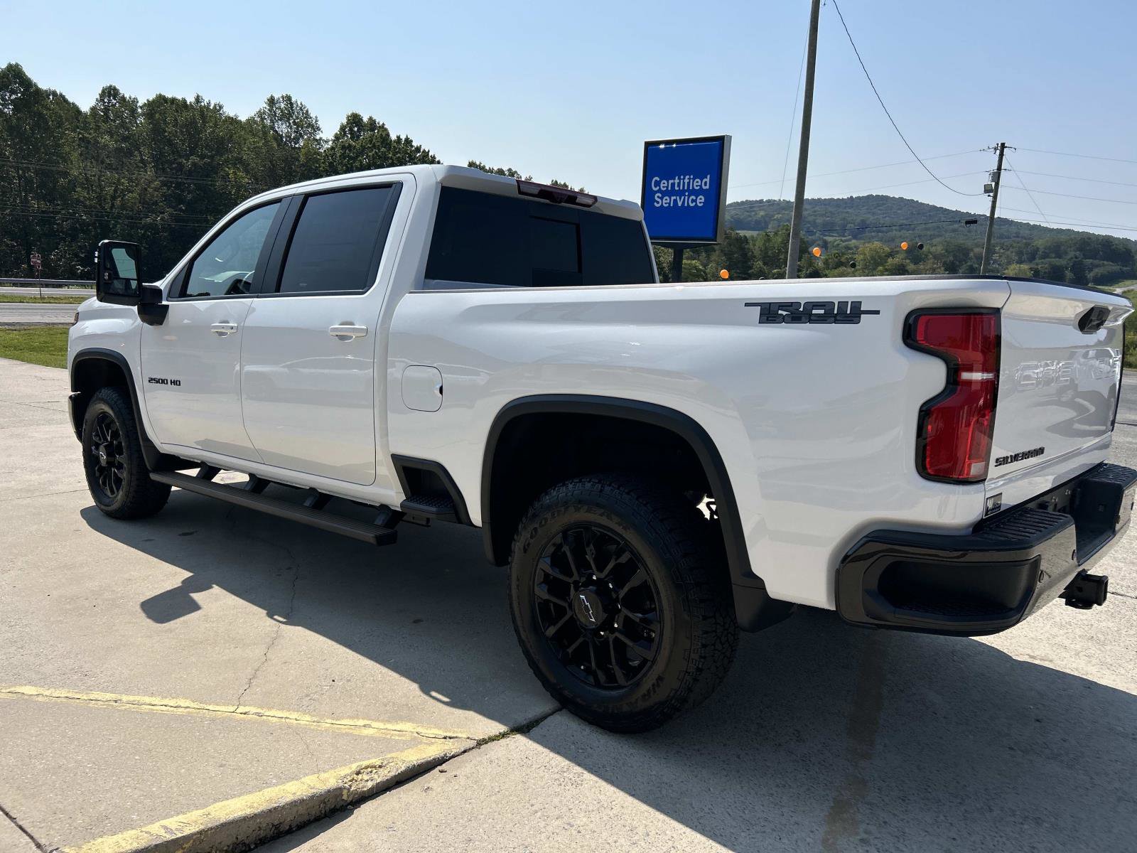 2025 Chevrolet Silverado 2500HD LT photo 5