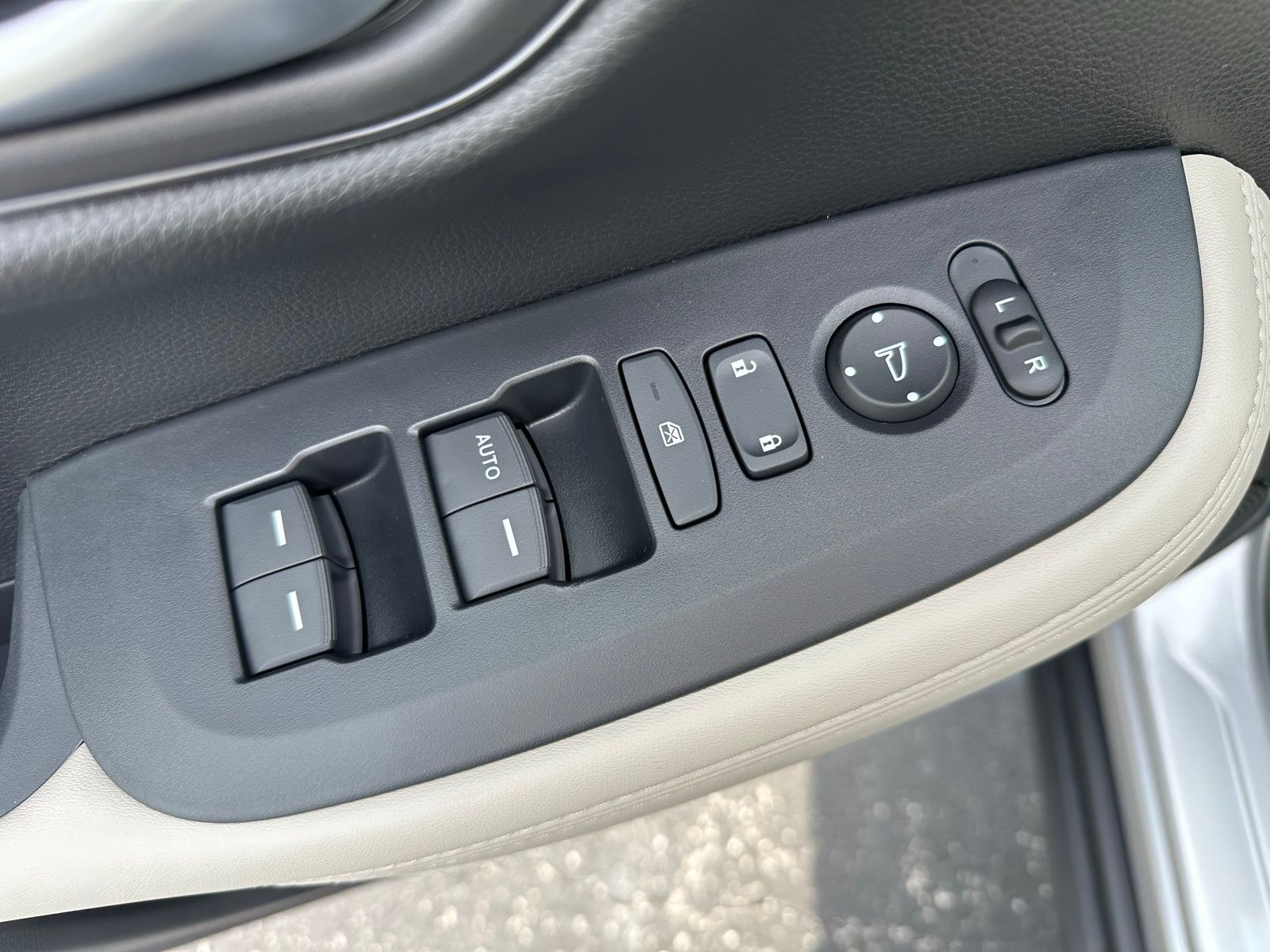 2026 Honda HR-V LX photo 9