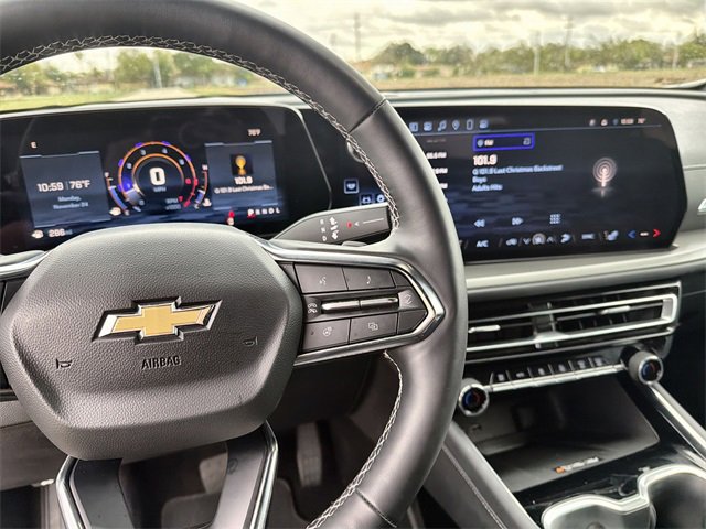 2025 Chevrolet Traverse photo 2