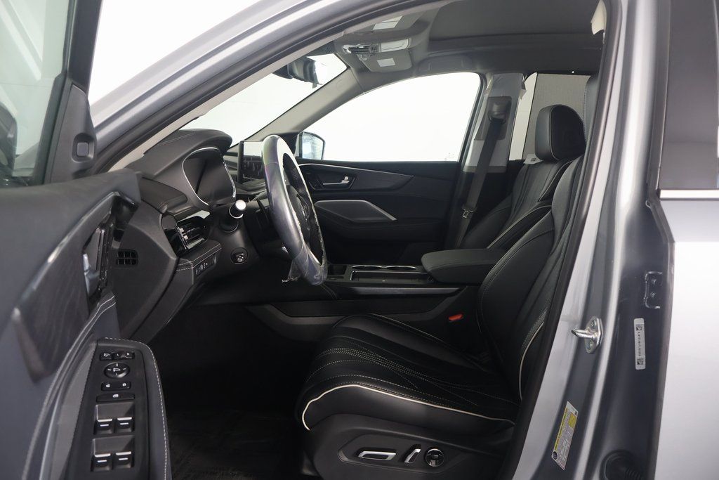 2026 Acura MDX SH-AWD Advance photo 5