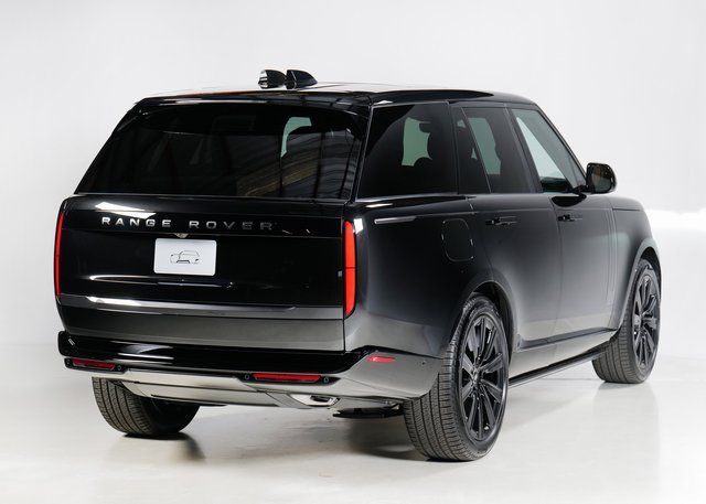2025 Land Rover Range Rover SE photo 2