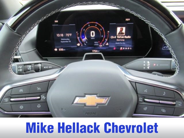 2025 Chevrolet Traverse photo 12