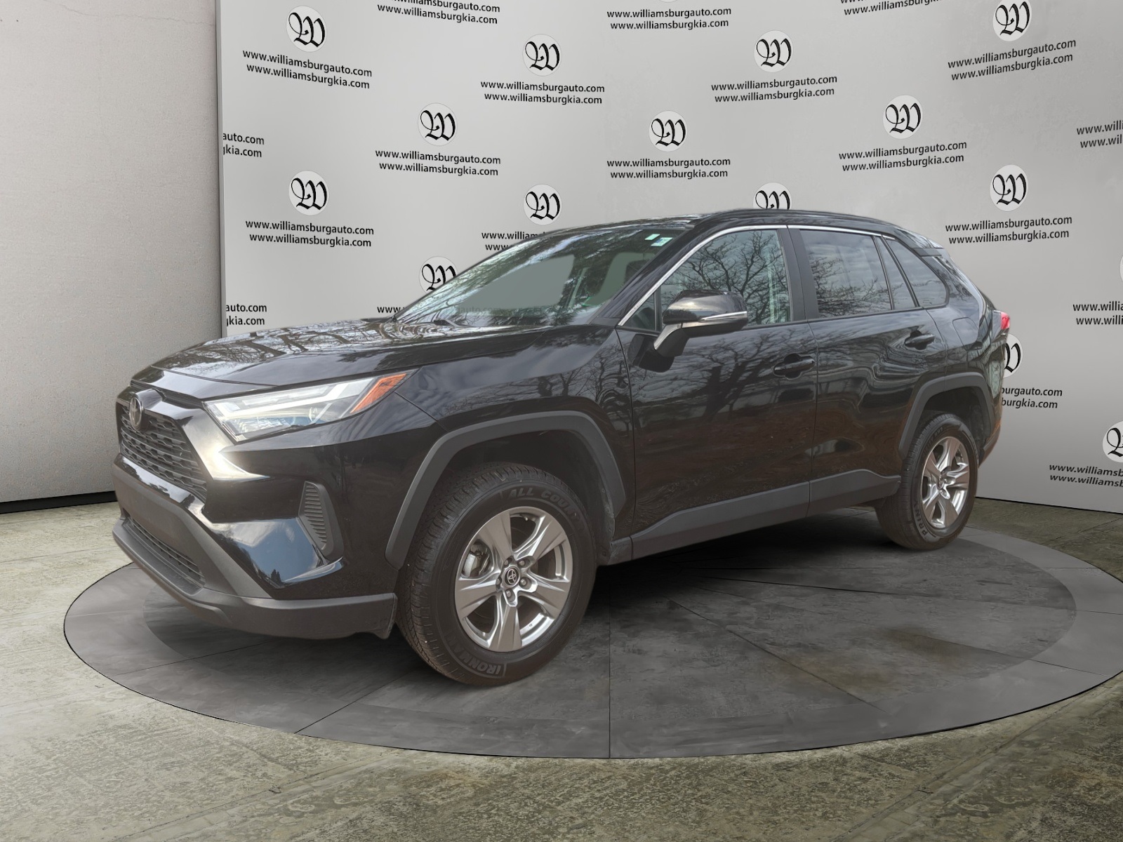 2024 Toyota RAV4 XLE's photo