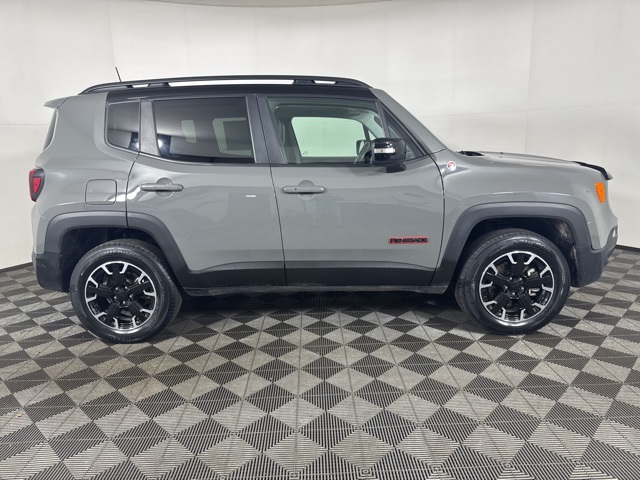 2023 Jeep Renegade Trailhawk photo 2