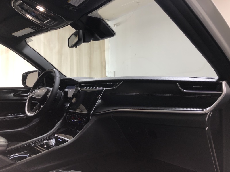 2023 Jeep Grand Cherokee Altitude photo 14