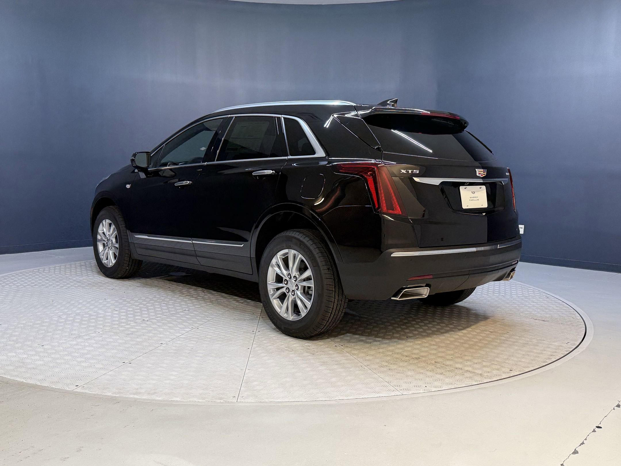 2025 Cadillac XT5 Luxury photo 2