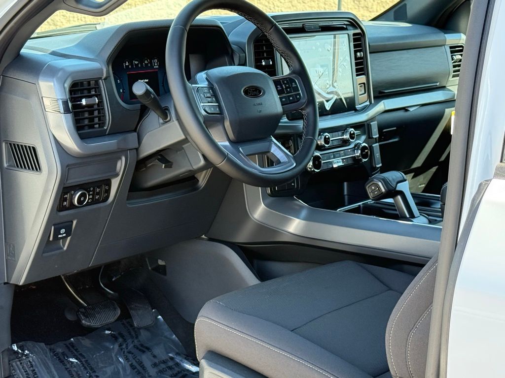 2025 Ford F-150 XLT photo 7