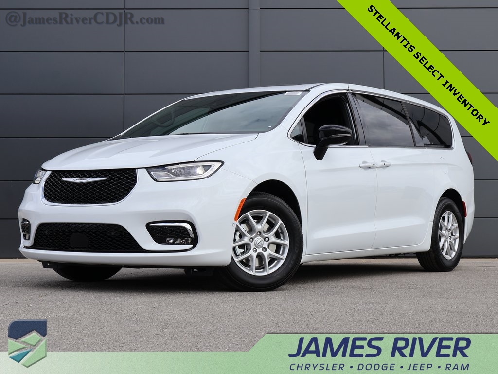 2026 Chrysler Pacifica Select's photo