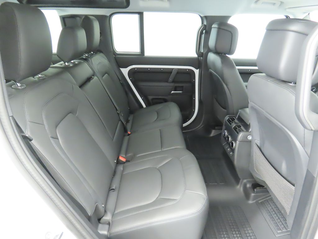 2025 Land Rover Defender 110 S photo 20