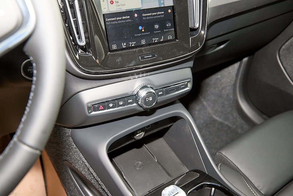 2026 VOLVO XC40 - Image 15