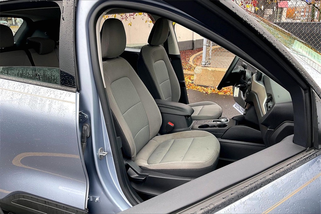 2022 Ford Escape S photo 4