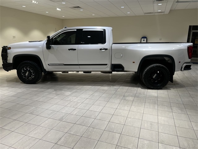 2024 Chevrolet Silverado 3500HD High Country photo 2