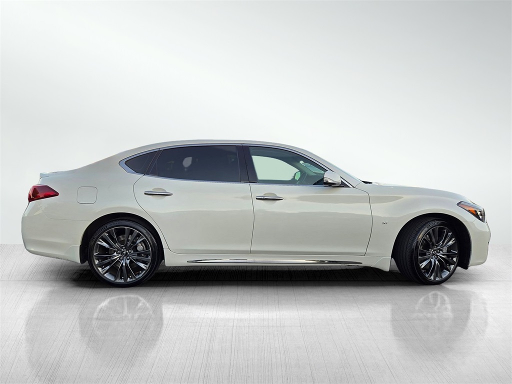 2018 Infiniti Q70L photo 3