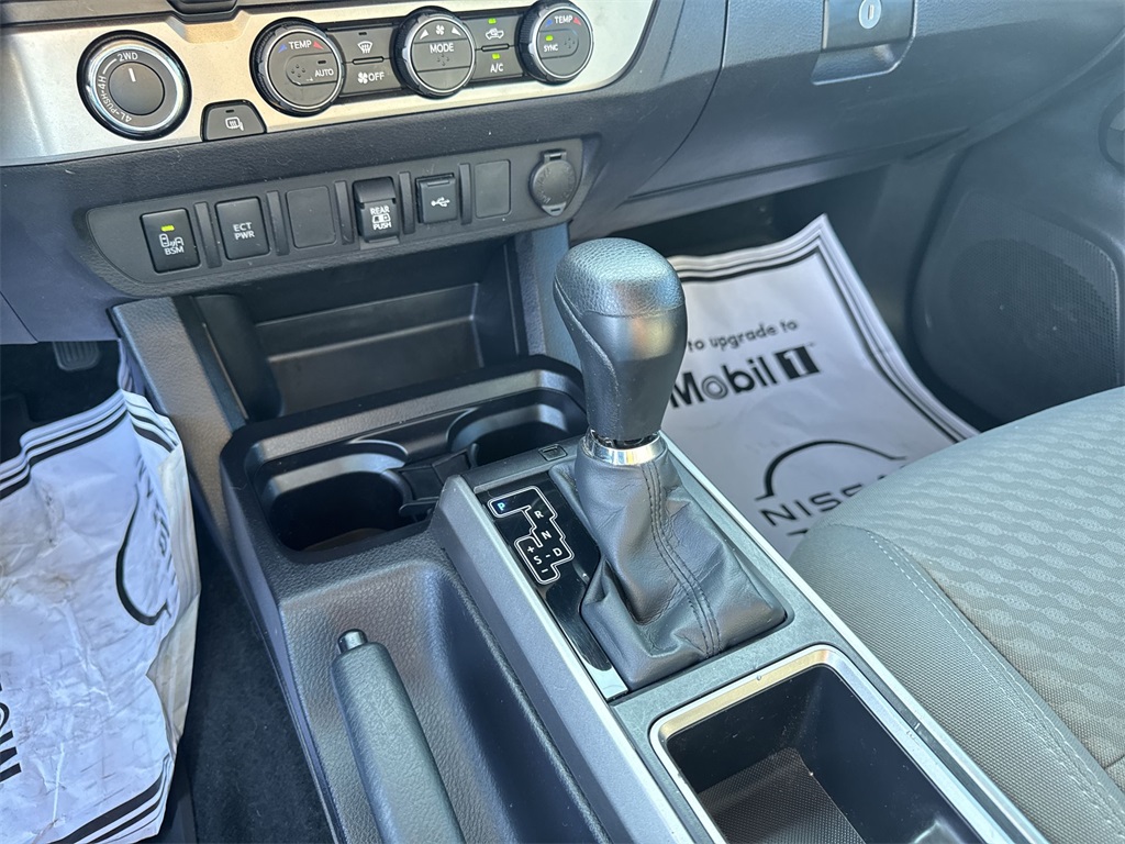 2022 Toyota Tacoma SR5 photo 25