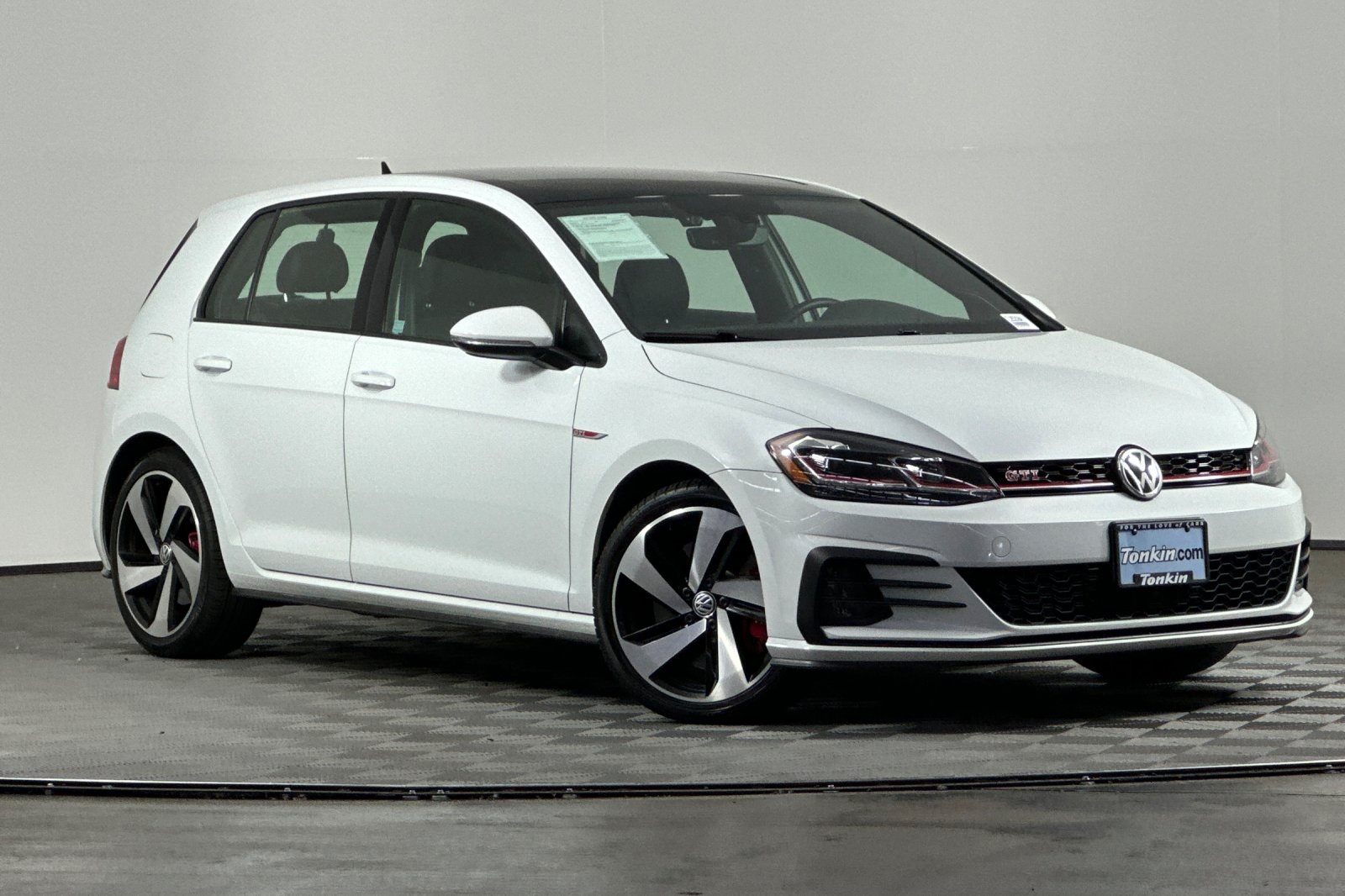 2019 Volkswagen Golf GTI SE photo 2
