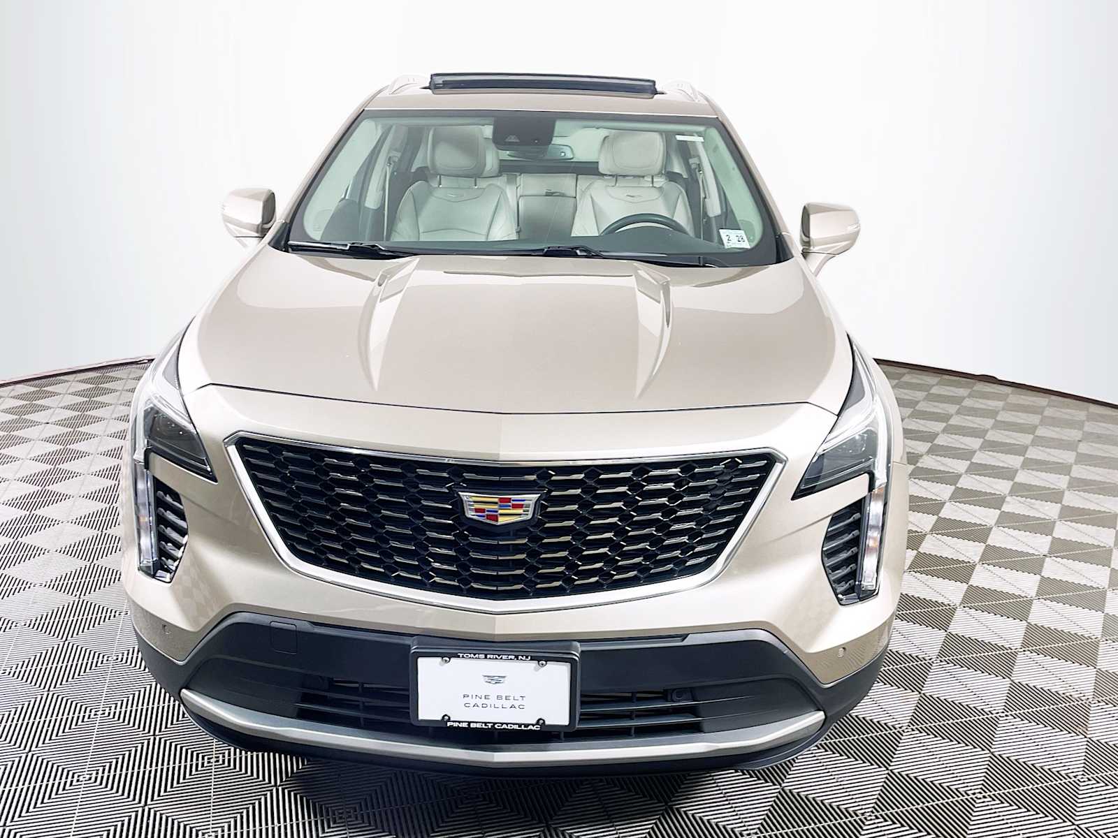 2023 Cadillac XT4 Premium Luxury photo 2