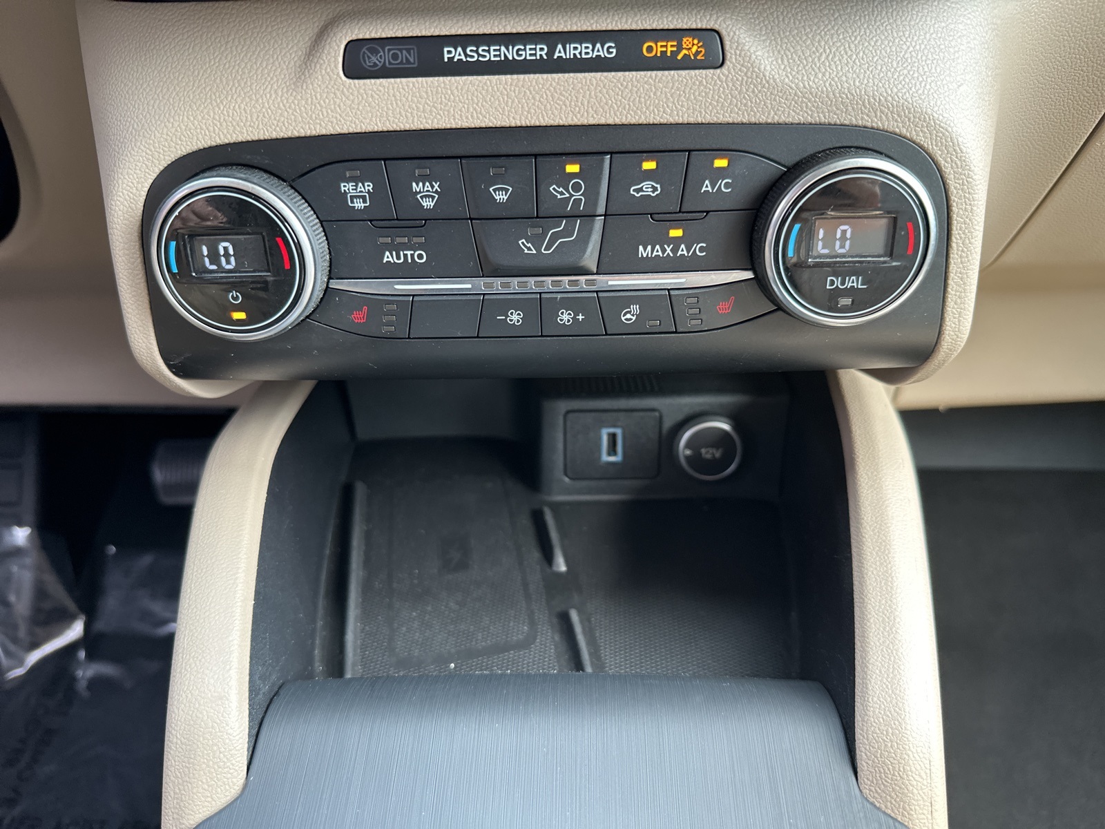 2020 Ford Escape Titanium Hybrid photo 10