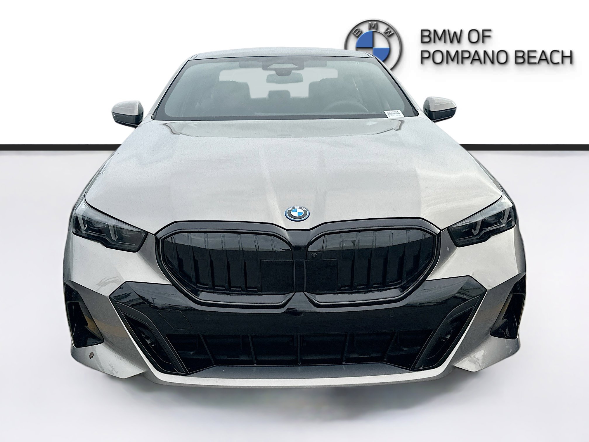 2026 Bmw 550e xDrive photo 2