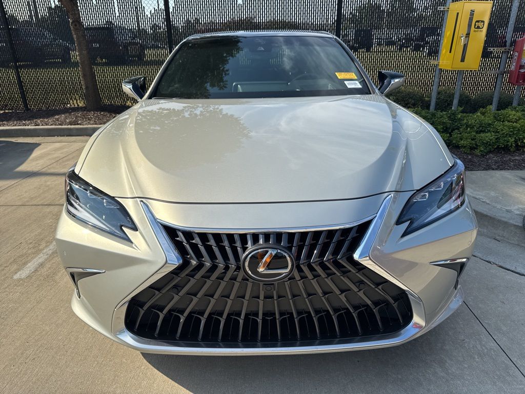 2022 Lexus ES 350 Ultra Luxury photo 2
