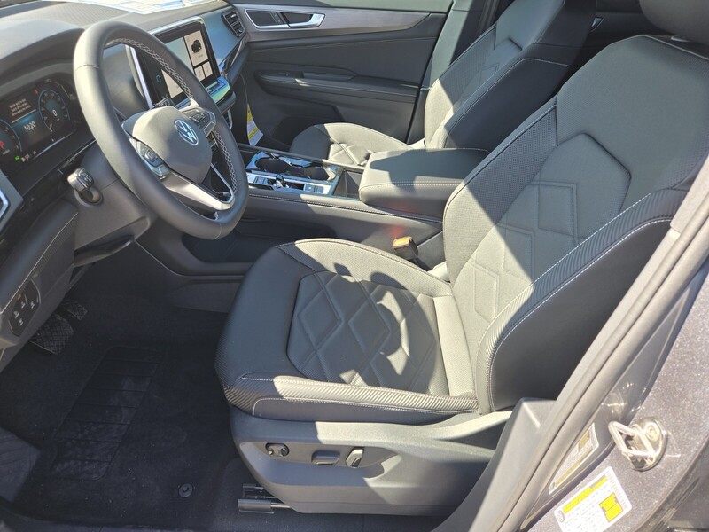 2025 Volkswagen Atlas Cross Sport SE Technology photo 6