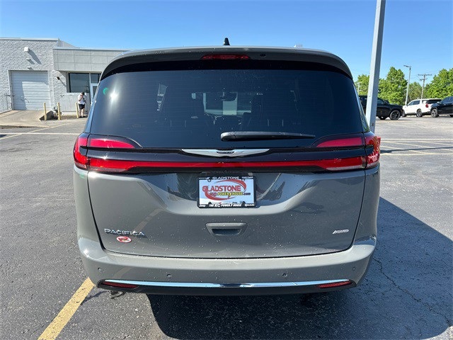 2025 Chrysler Pacifica photo 7