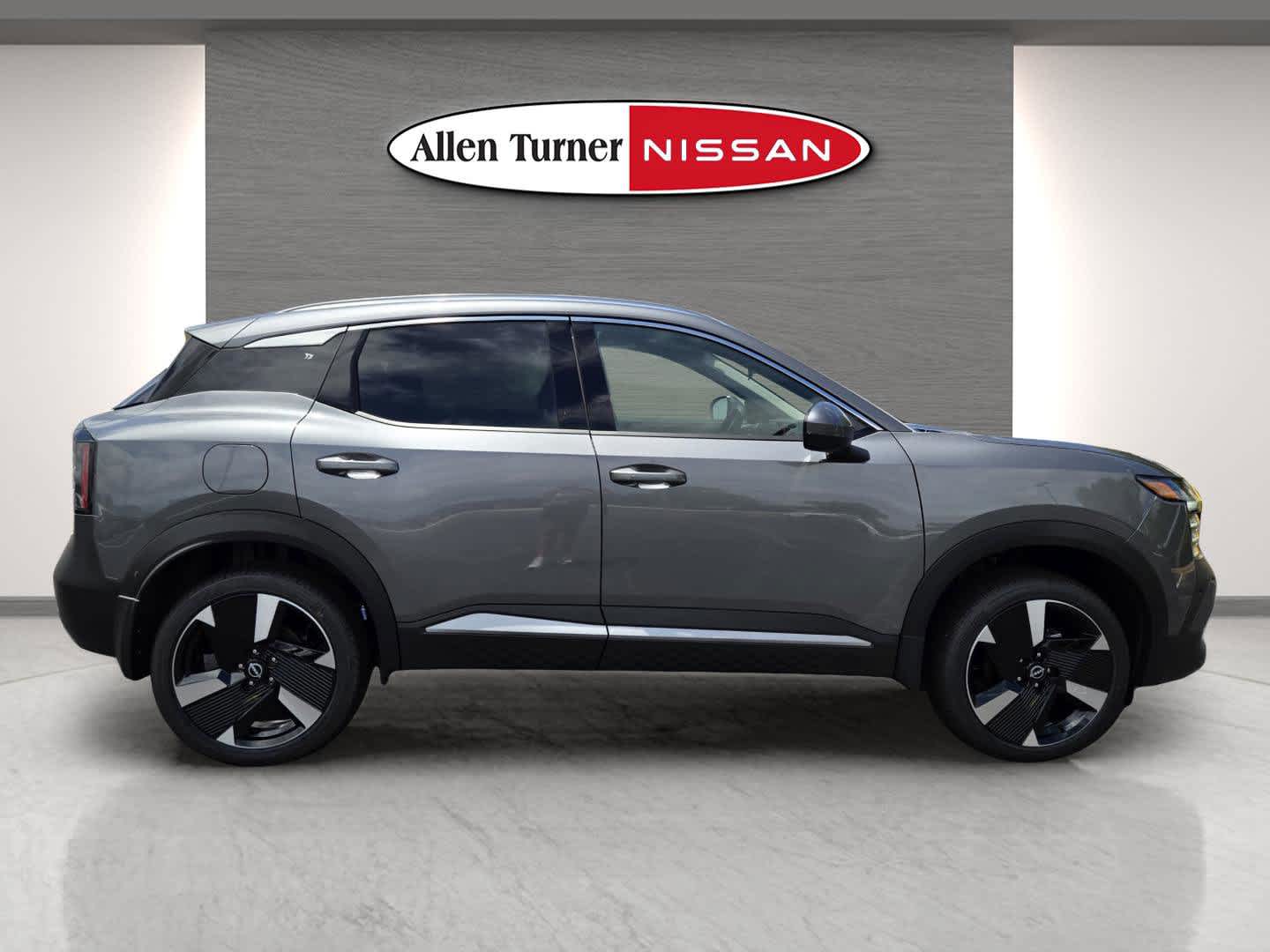 2025 Nissan Kicks SR photo 2