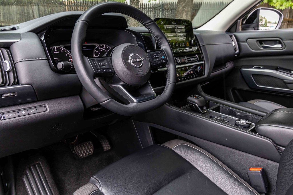 2024 Nissan Pathfinder SL photo 4