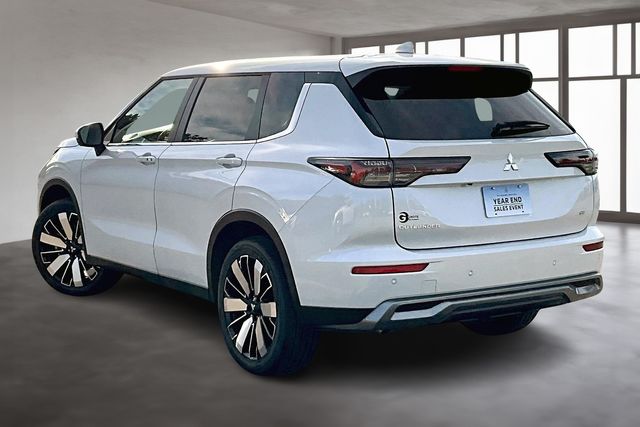 2025 Mitsubishi Outlander SE photo 4