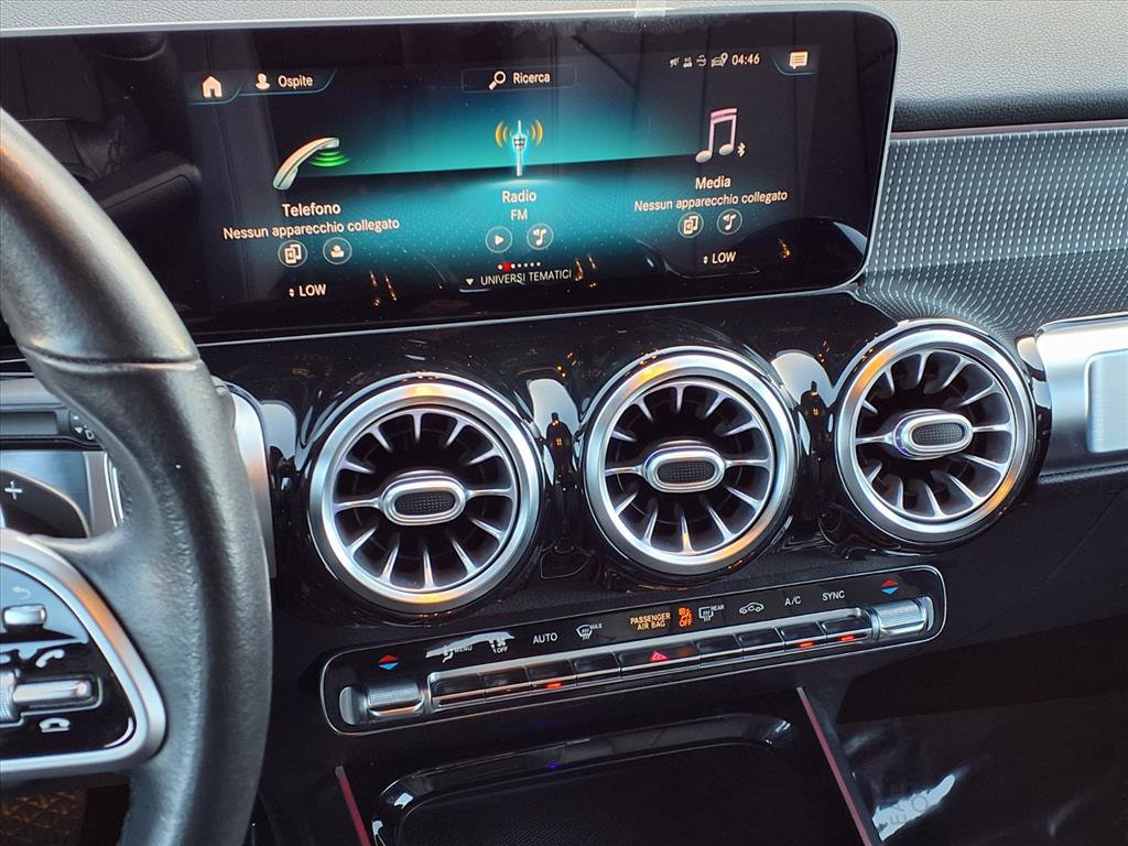 2021 Mercedes Benz GLB 250 photo 3