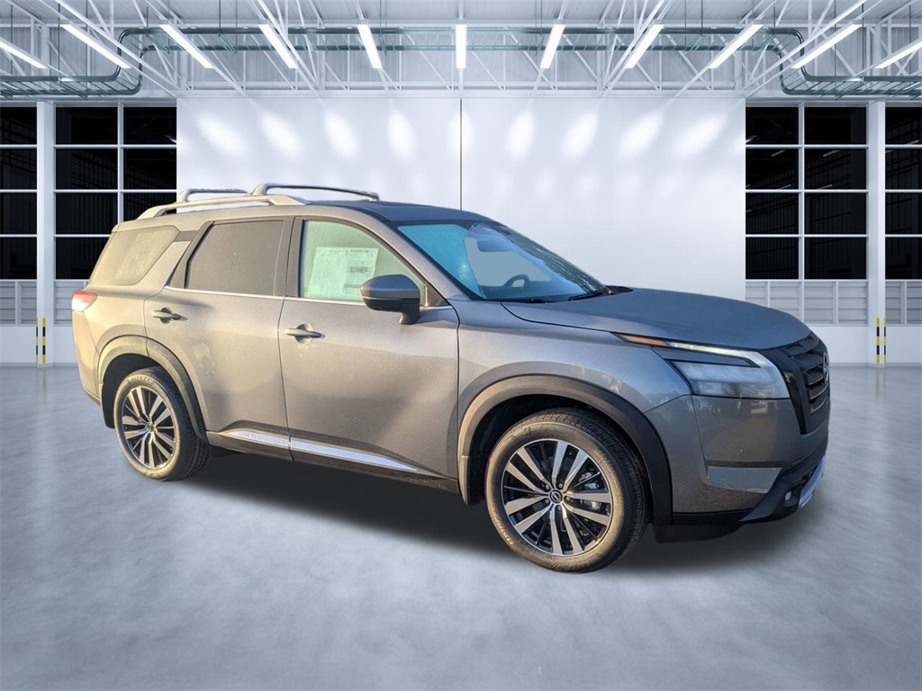 2025 Nissan Pathfinder Platinum's photo