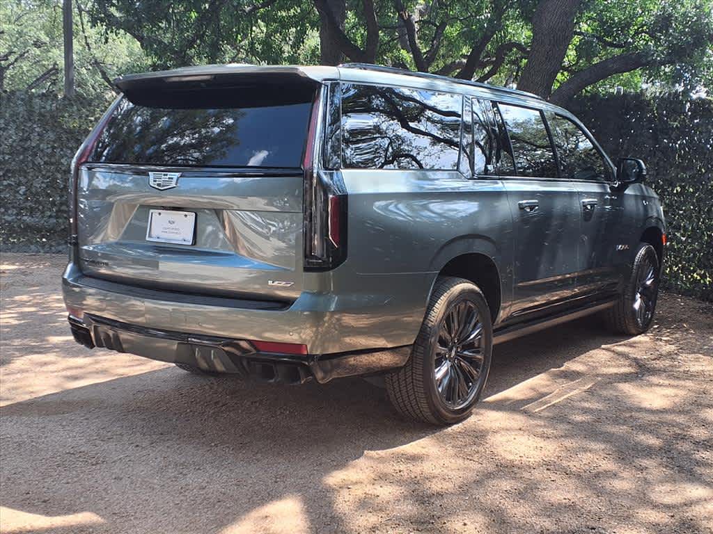 2023 Cadillac Escalade ESV photo 3