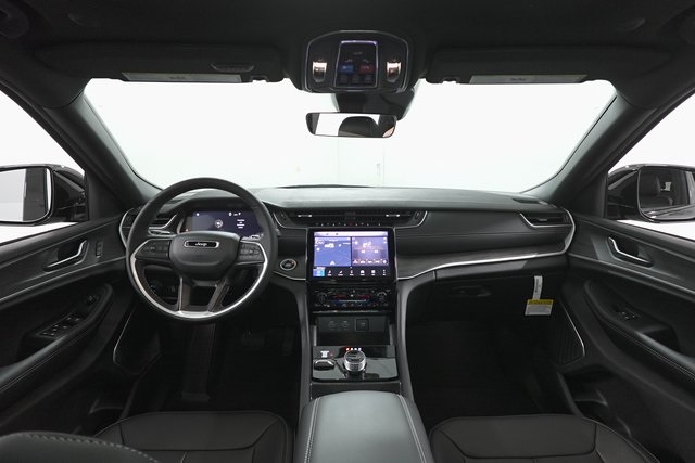 2025 Jeep Grand Cherokee Limited photo 8