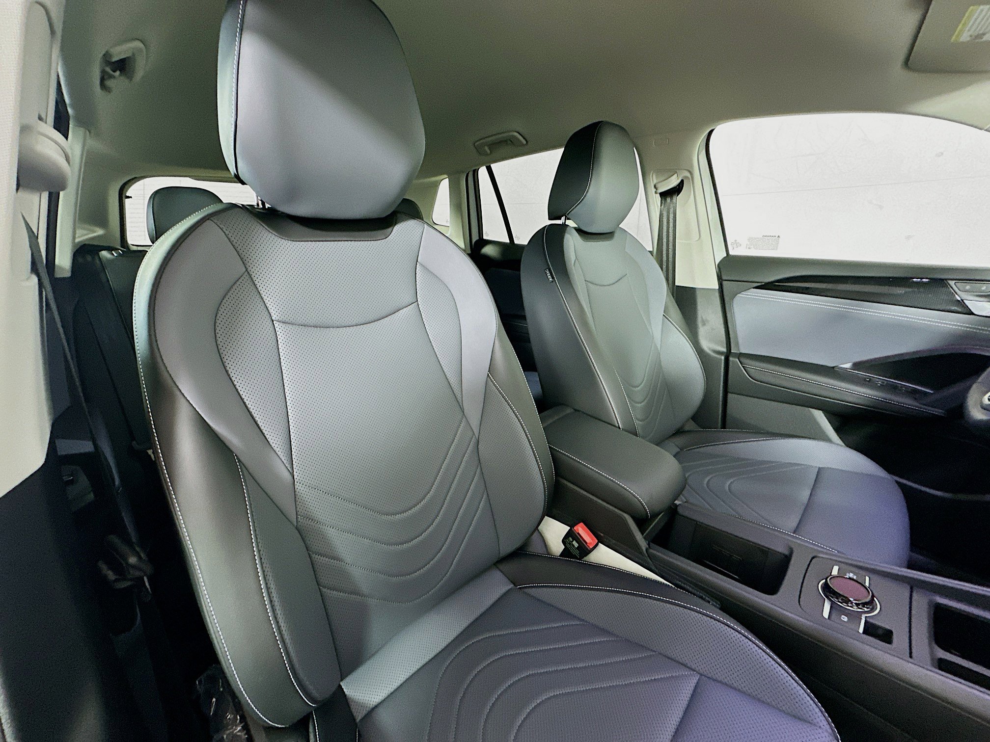 2025 Volkswagen Tiguan SE photo 23