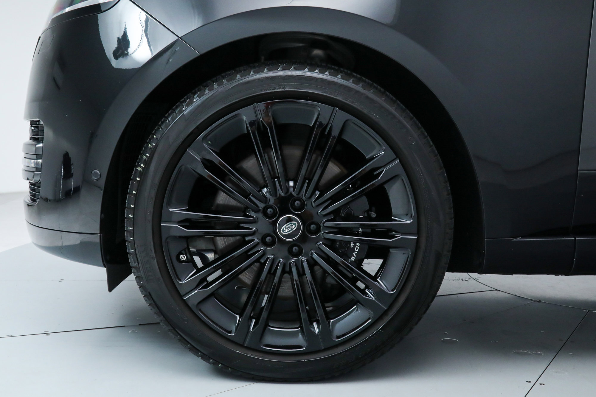 2024 Land Rover Range Rover SE photo 15
