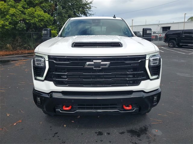 2025 Chevrolet Silverado 3500HD LT photo 2