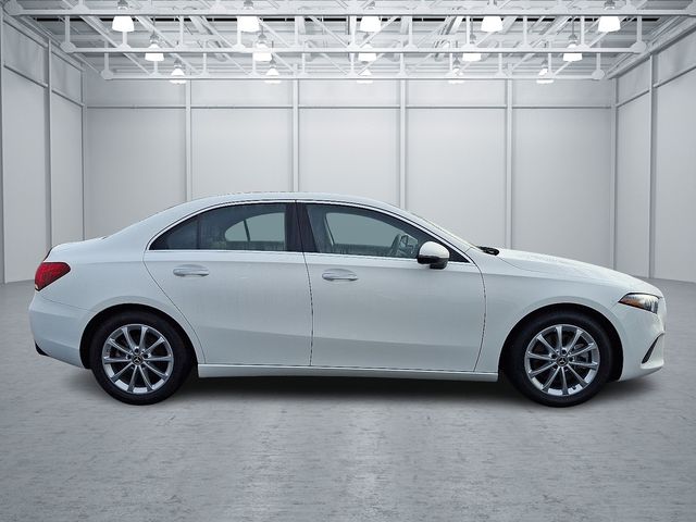 2022 Mercedes Benz A 220 4MATIC photo 4