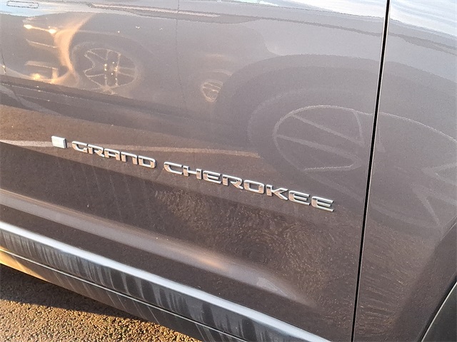 2023 Jeep Grand Cherokee Laredo photo 2