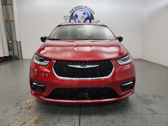 2026 Chrysler Pacifica photo 4