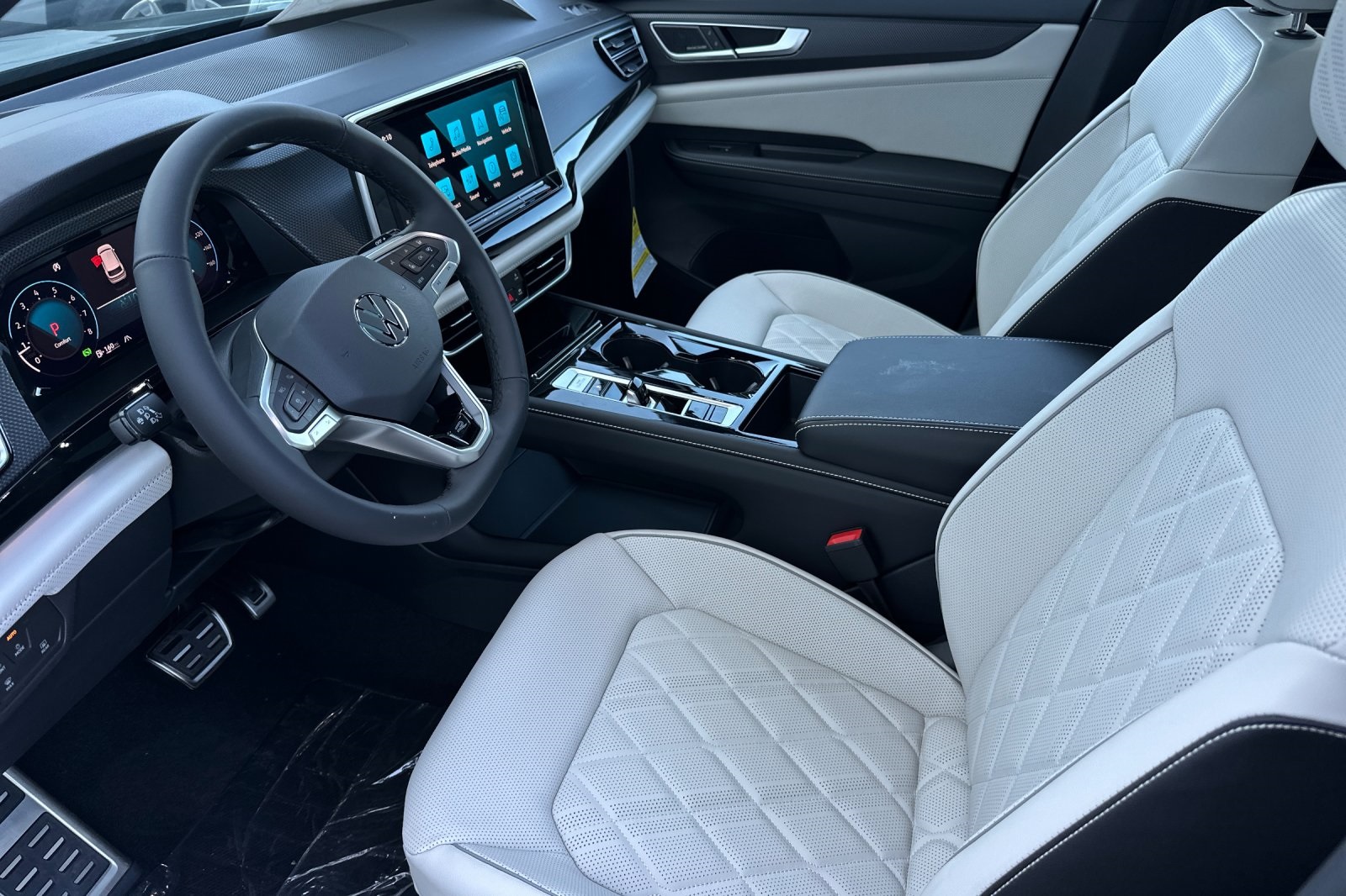 2026 Volkswagen Atlas Cross Sport SEL Premium R-Line photo 10