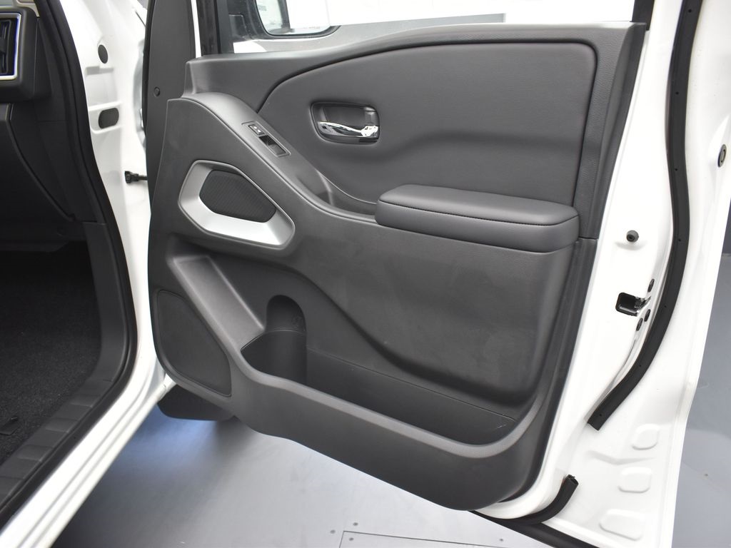 2025 Nissan Frontier SV photo 20
