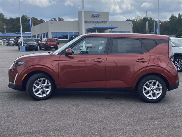 2023 Kia Soul S photo 3