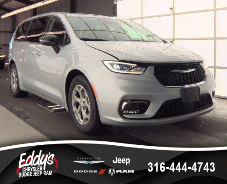 2024 Chrysler Pacifica Limited's photo