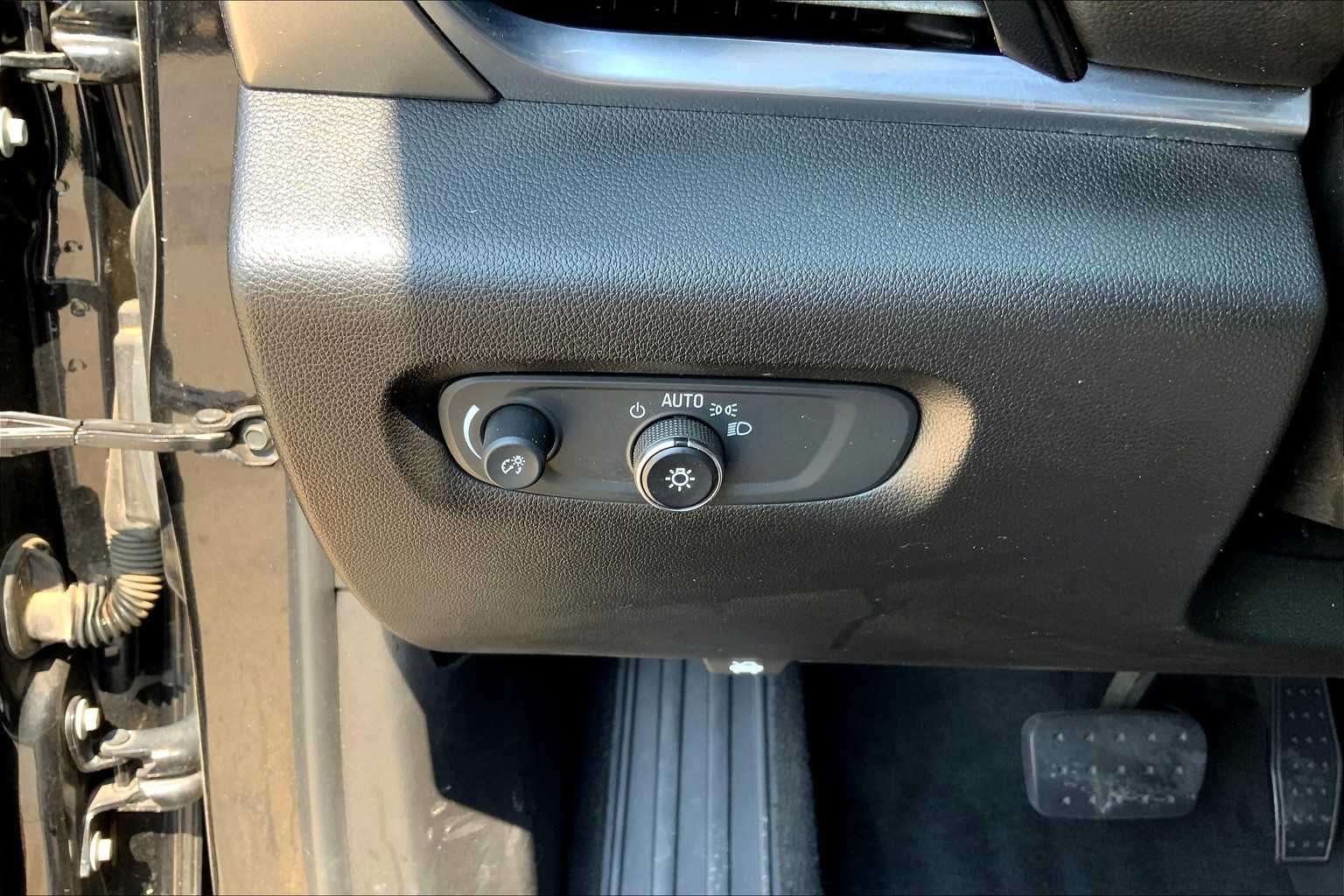 2020 Chevrolet Traverse LS photo 28