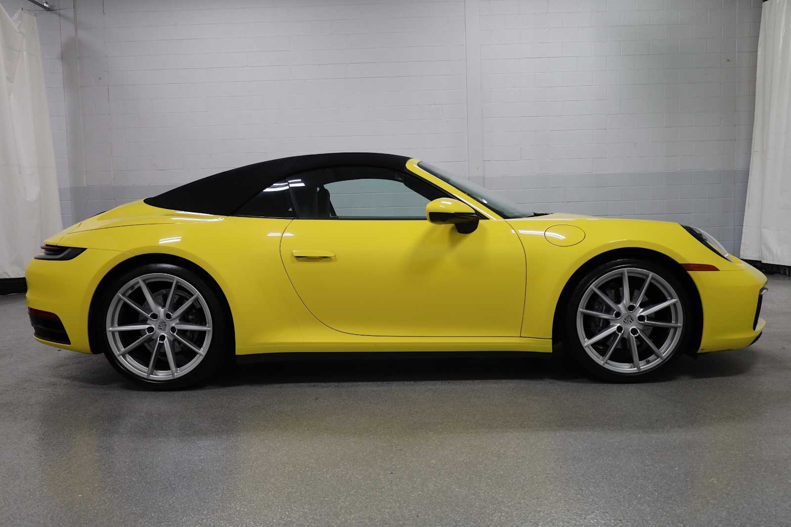 2022 Porsche 911 Cabriolet photo 9