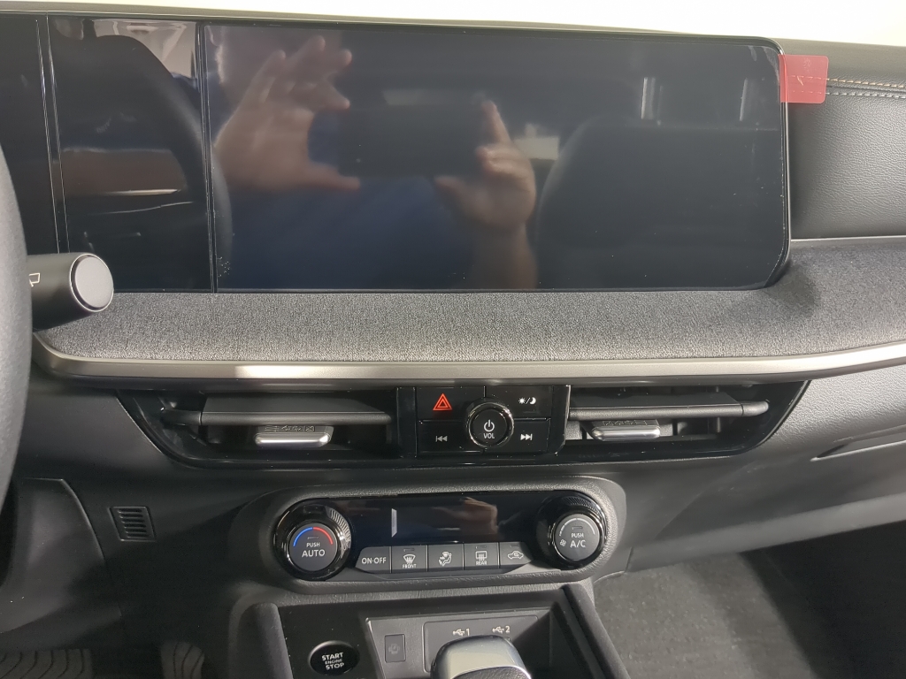 2026 Nissan Kicks SV photo 21