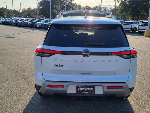 2025 Nissan Pathfinder SL photo 3
