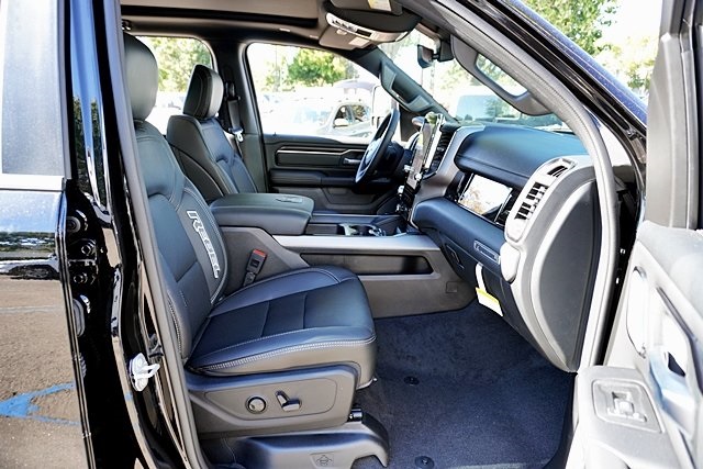 New 2026 Diamond Black Crystal Pearl-Coat Exterior Paint RAM Rebel image 17