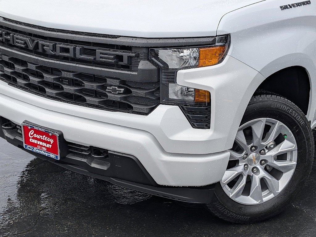 2025 Chevrolet Silverado Custom photo 3