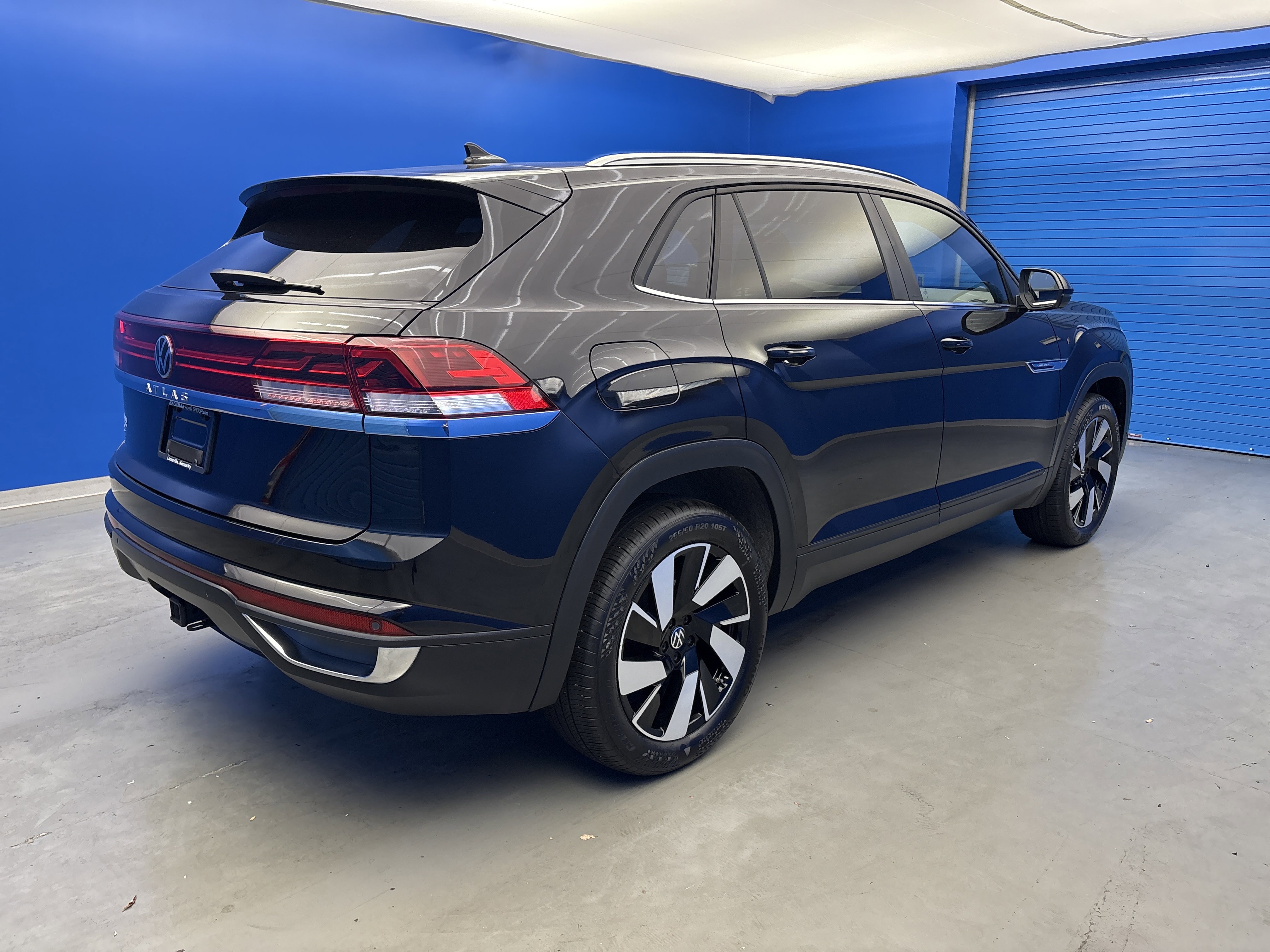 2024 Volkswagen Atlas Cross Sport SE Technology photo 6