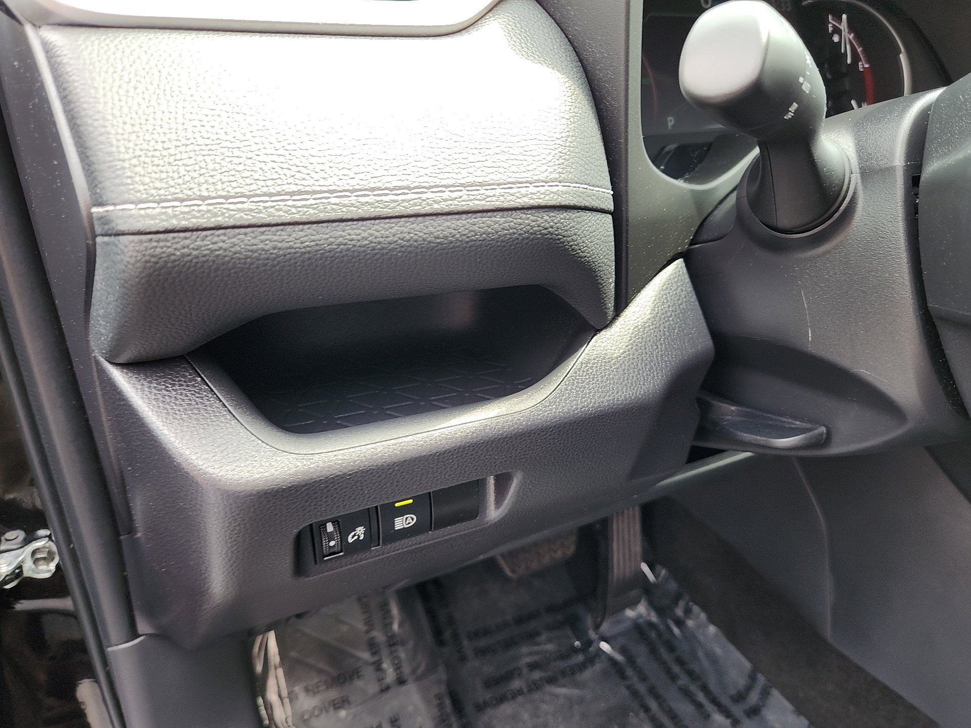 2025 Toyota RAV4 XLE photo 12